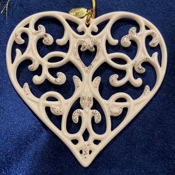 NIB Lenox 2017 Porcelain Spirit Of Giving Heart New in original Box - Picture 1 of 13